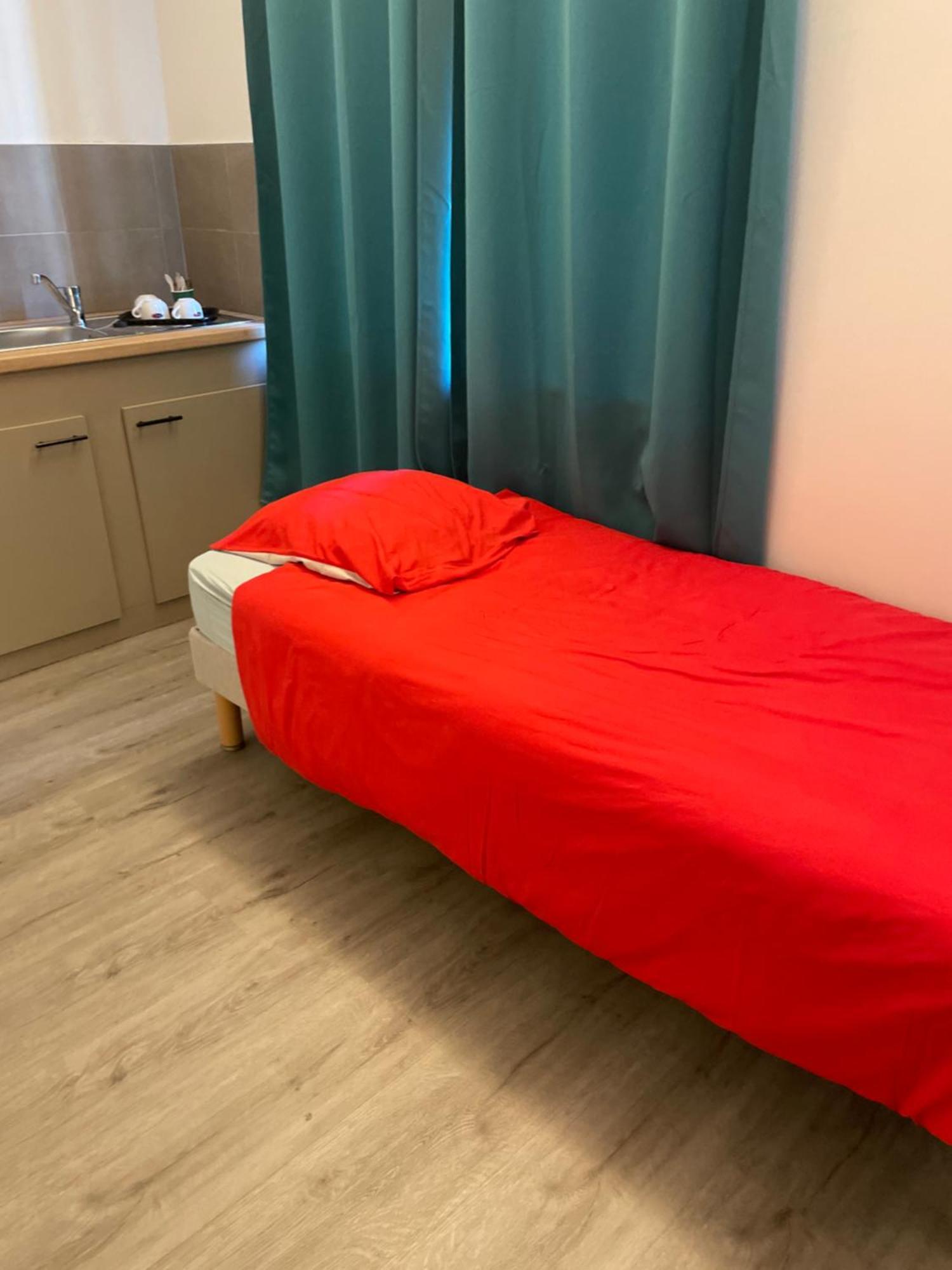Hotel Le Grand Cerf Carignan Esterno foto